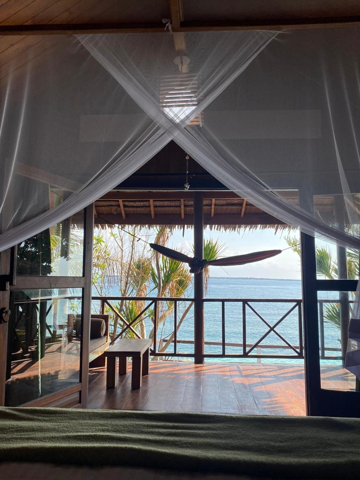 Nini'S Beach Bungalows Bira Rum bild
